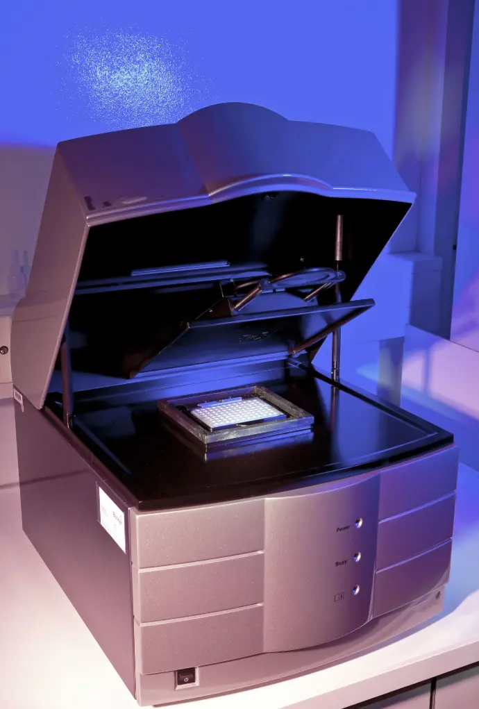 DNA Gel Documentation System With UV, White Light And Epi Blue  Illumination And Built In Viewing Screen
